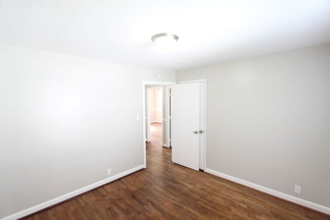 Building Photo - New on the Market with Great New Features!!