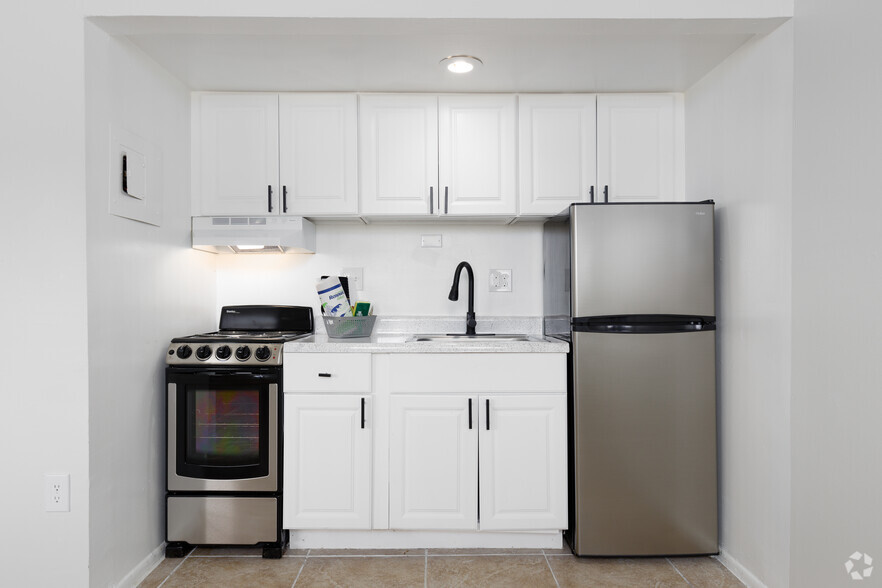 Studio, 1BA - 375SF - Kitchen - Addison Cove