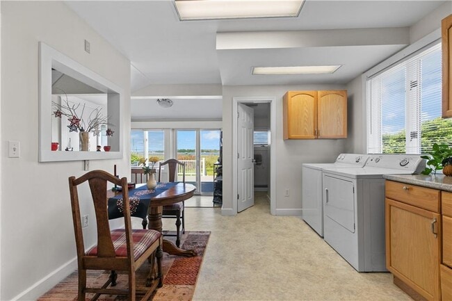 Building Photo - 1042 Anthony Rd