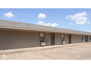 Building Photo - Race Crest Apartments: Water/Sewer Include...