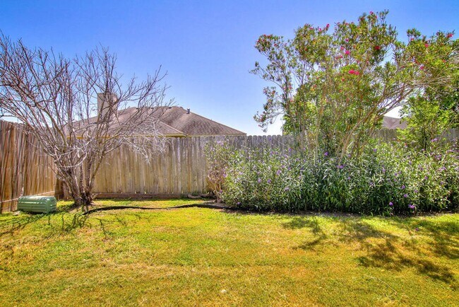 Building Photo - 3805 Julia Cir