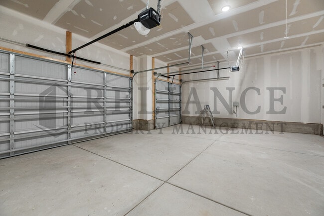 Building Photo - 1558 N Aster Cir