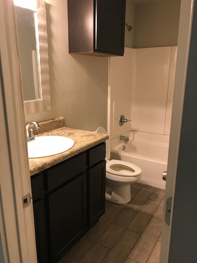 Building Photo - 508/510 S Duncan Ave