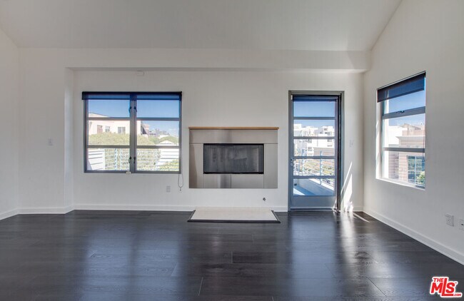 Building Photo - 1358 4th St