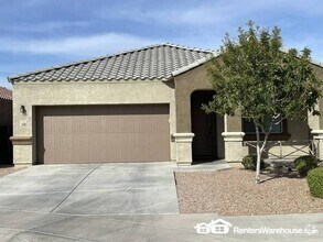 Building Photo - North Phoenix Beauty 4bed + den 3bath clos...