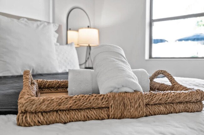 Building Photo - 704 NE 2nd St