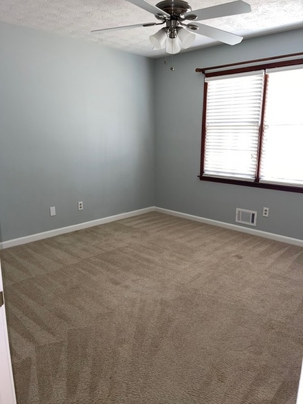 Building Photo - 2139 Gray Meadow Dr