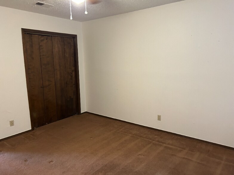 Building Photo - 1527 Kirkland Dr