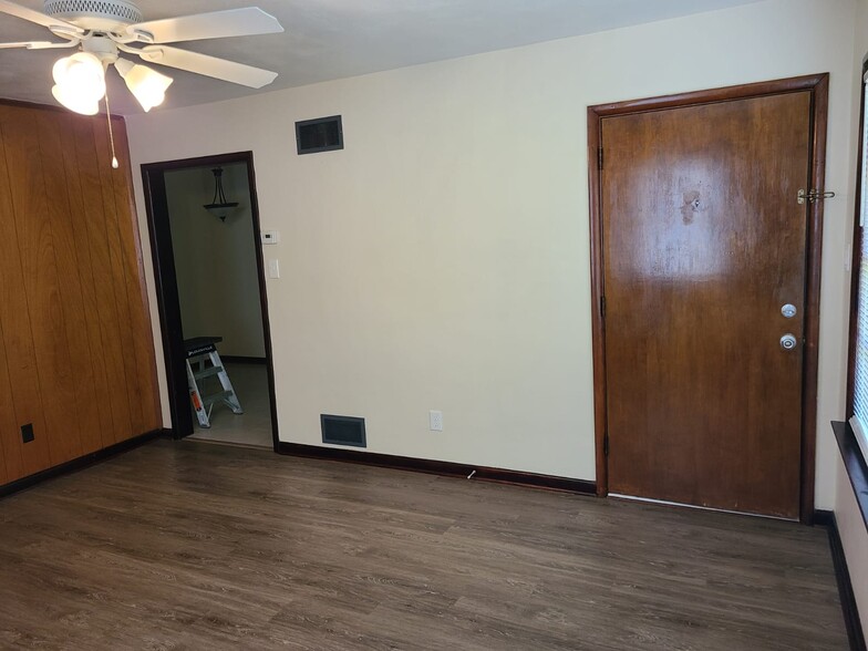 Primary Photo - 309 Woodview Ave