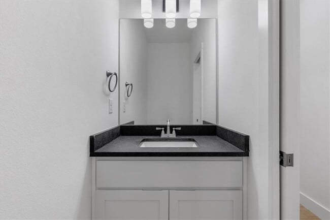 Building Photo - 717 Sun Meadows Loop