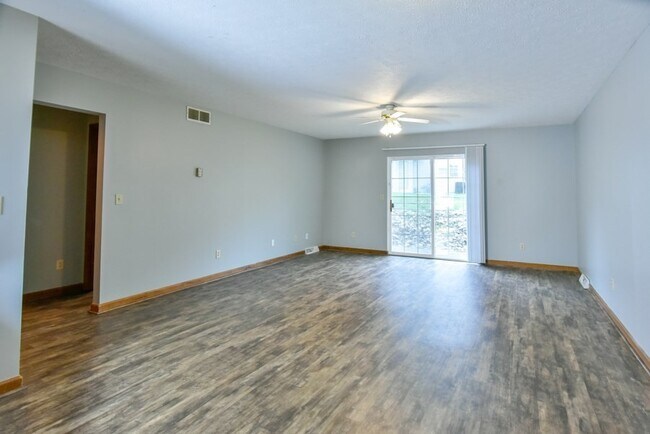 Building Photo - 4 bedroom 2 bath