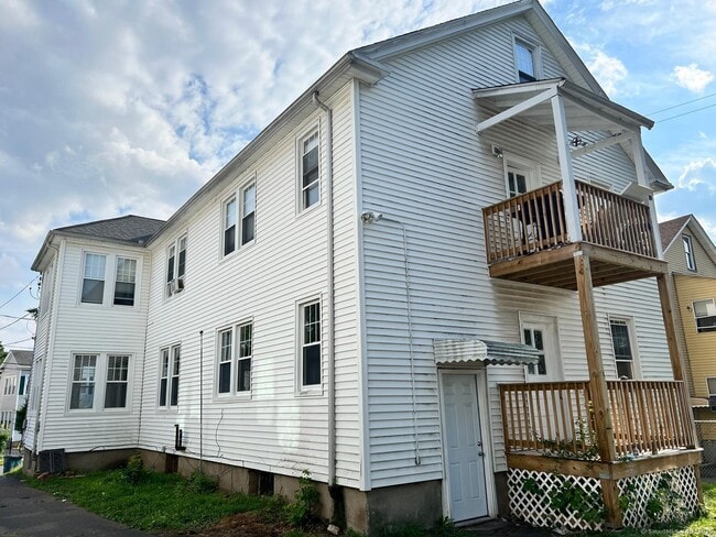 Building Photo - 102 Thomaston St