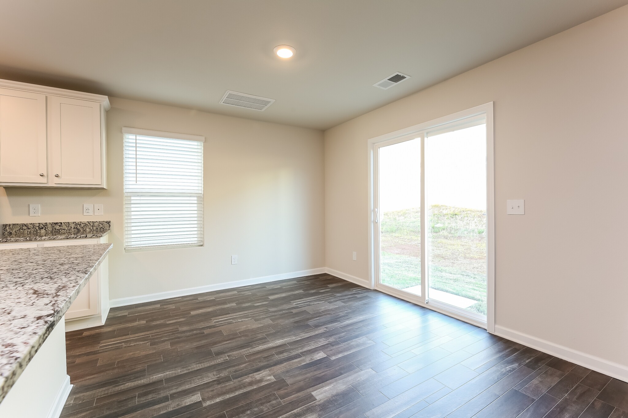 Building Photo - 2153 Southlea Dr