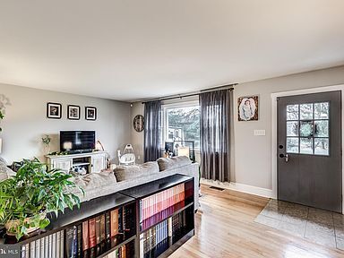 Building Photo - Meticulously maintained 2 bed 2 bath home