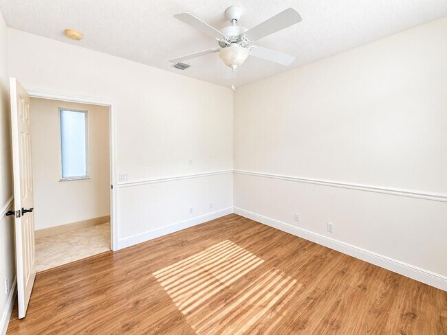 Building Photo - 6841 NW 81st Ct