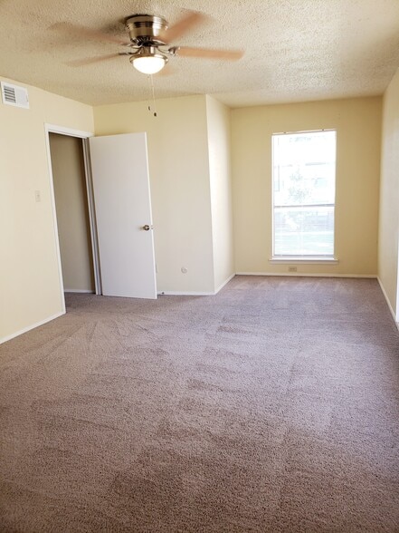 Building Photo - 6723 Eastridge Dr