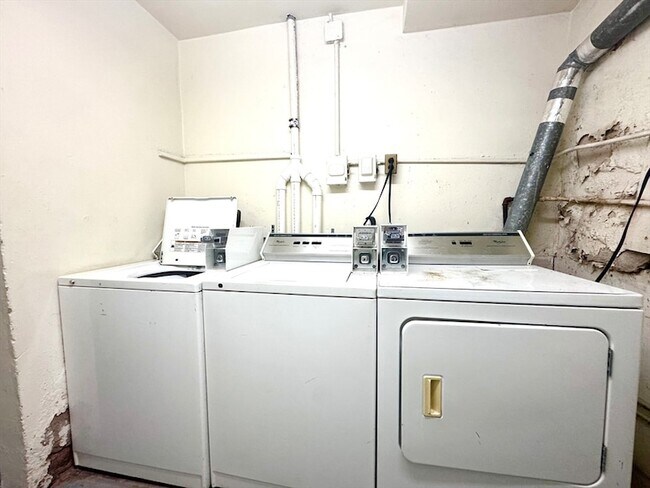 Building Photo - 1834 Beacon St