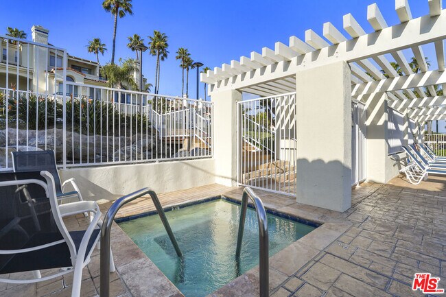 Building Photo - 6477 Zuma View Pl