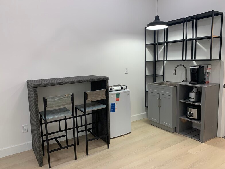 Building Photo - 17351 Bullock St