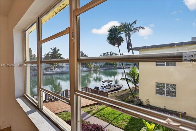 Building Photo - 160 S Shore Dr