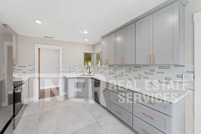 Building Photo - 6612 Modesto Dr