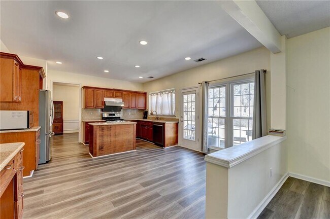 Building Photo - 435 Leasingham Way