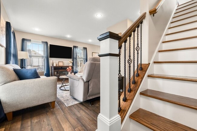 Building Photo - 98 Poplar St