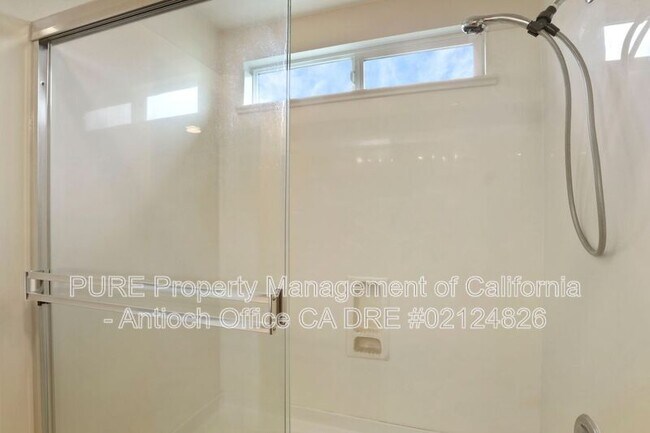 Building Photo - 60 Xena Court