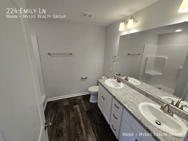 Building Photo - 224 Emily Ln