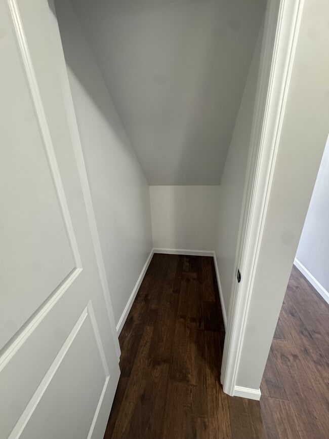 Building Photo - 617 Rockland Dr