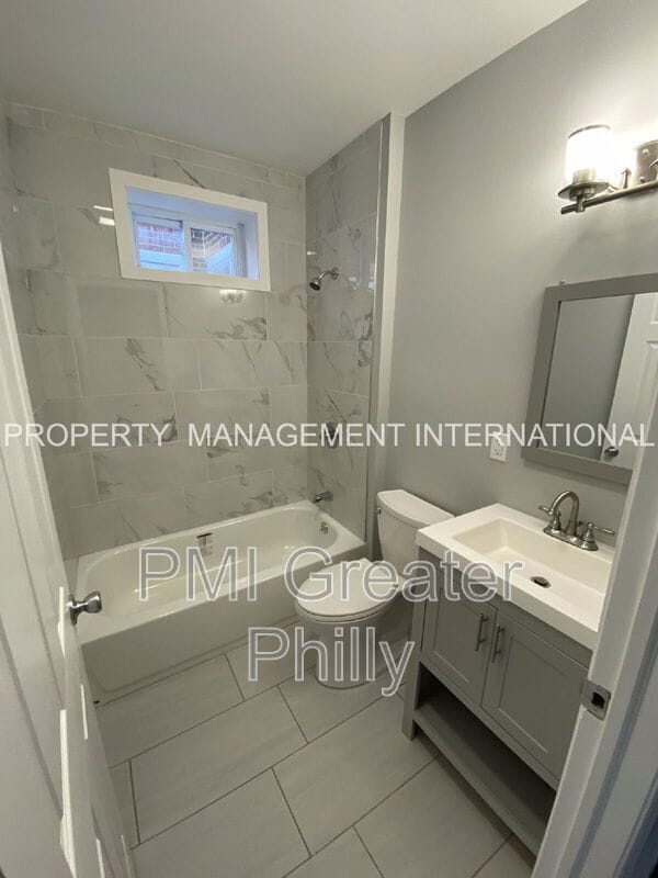 Building Photo - 5257 Addison St