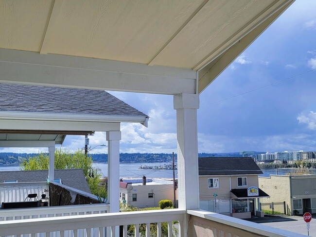 Building Photo - Luxurious and spacious 3 bed home in Manette