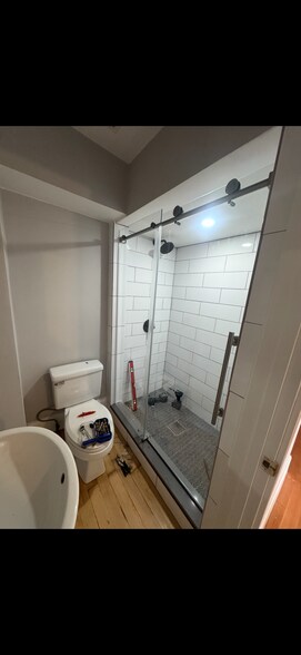 Building Photo - 779 E 6th St