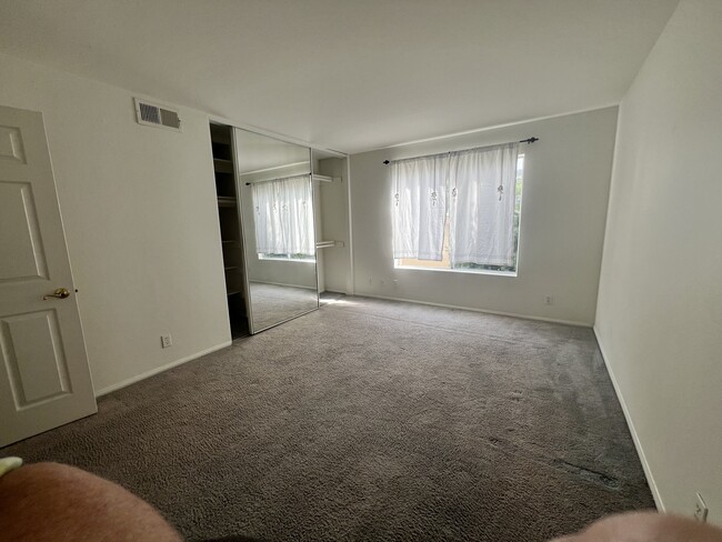 Large second bedroom with large closet - 1250 S Westgate Ave