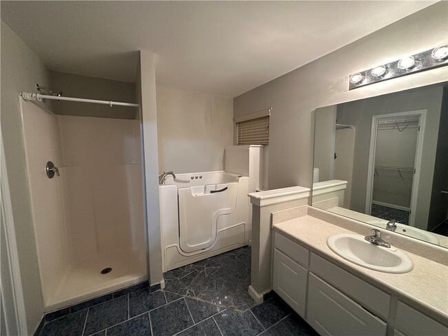 Building Photo - 6770 Biscayne