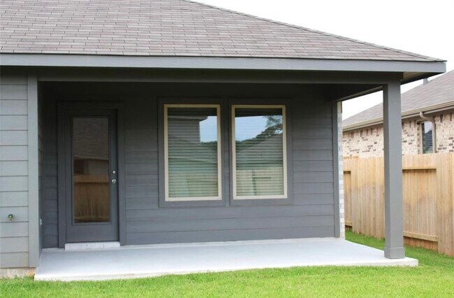 Building Photo - 40643 Creekside Blf Trl