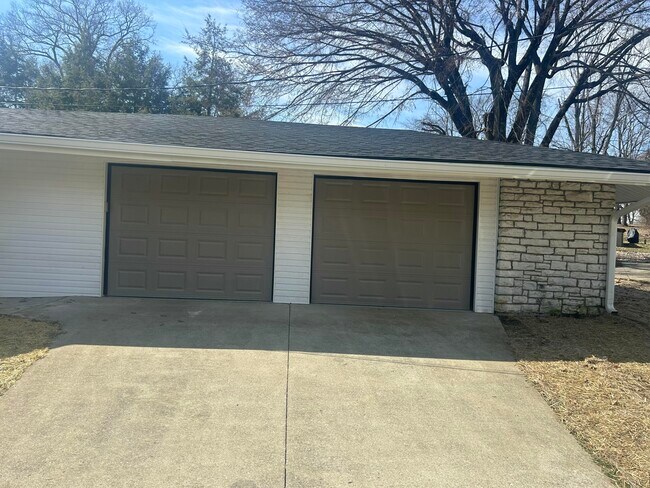 Building Photo - 104 Colby Hls Dr
