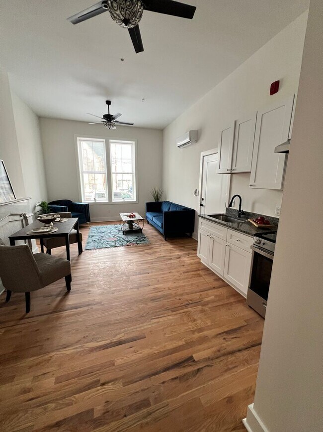 Building Photo - 106 E Broad St