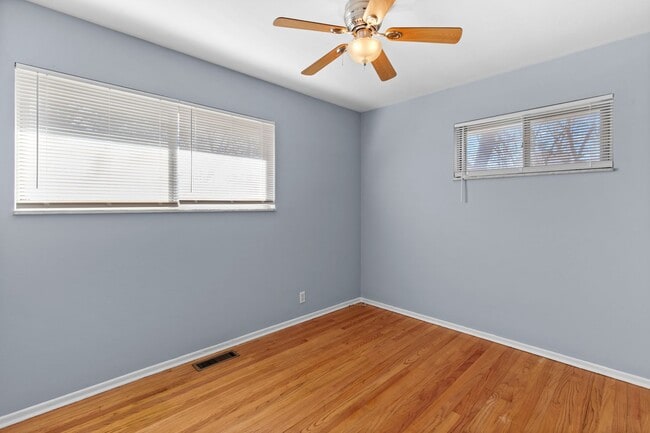 Building Photo - MOVE IN READY 2Bed 1Bath Duplex in St. Charles!