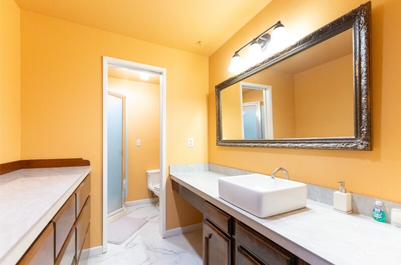 Building Photo - 7826 Emerald Dr SW