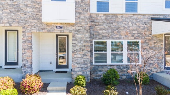 Building Photo - Gorgeous Aria at the Park 3 Bedroom Townhouse!