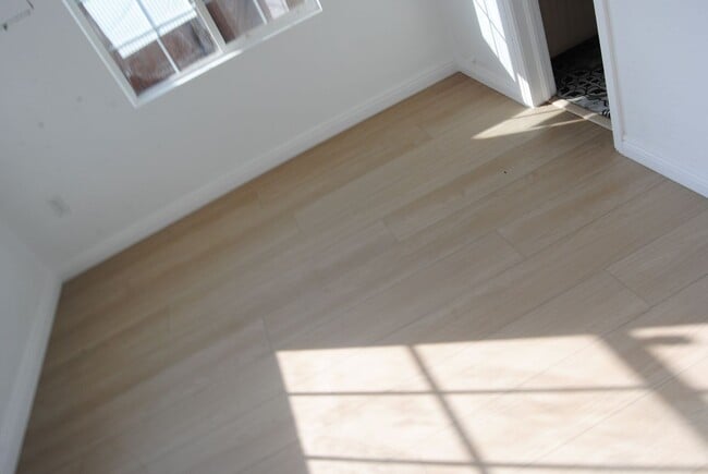 Building Photo - 506 Lincoln Ave