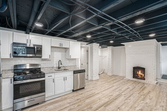 Building Photo - 4 Bedroom 3 Bath w/ Full Studio Basement