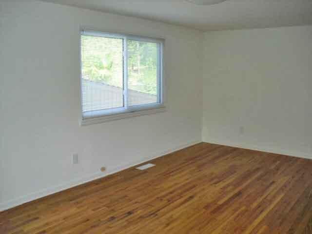 Building Photo - 255 Brookside Dr