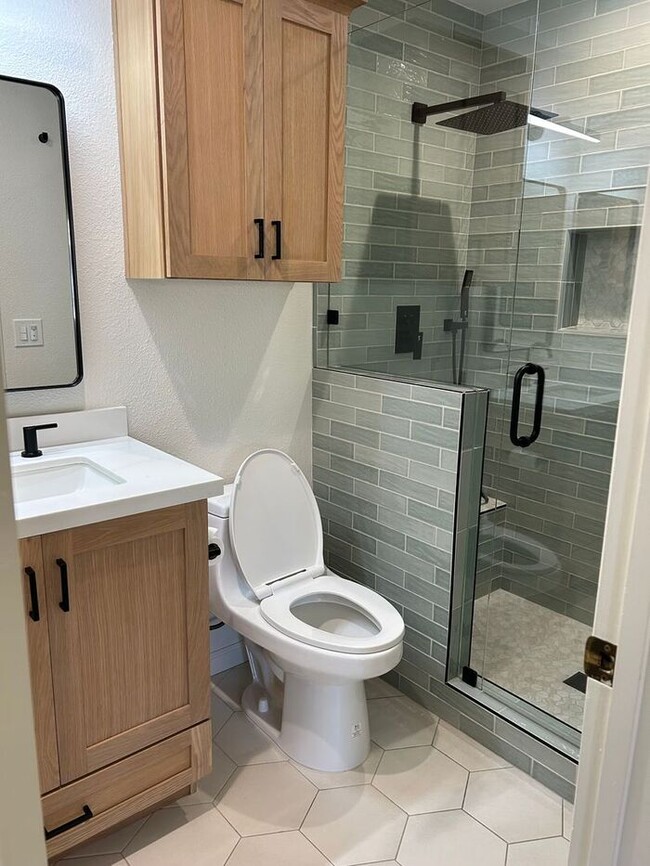 Building Photo - FANTASTIC 3BD TOWNHOUSE FOR LEASE!