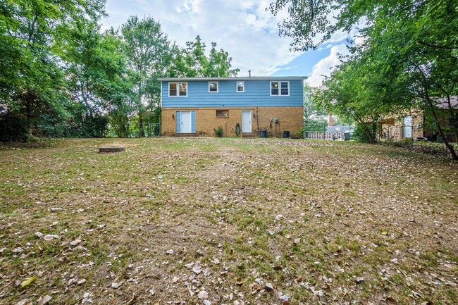 Building Photo - Rent greatly reduced PLUS Fall Special! 1/...