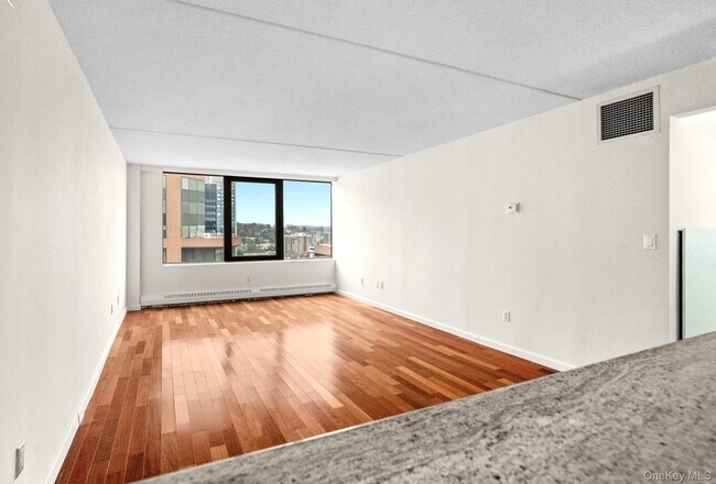 Building Photo - 4 Martine Ave