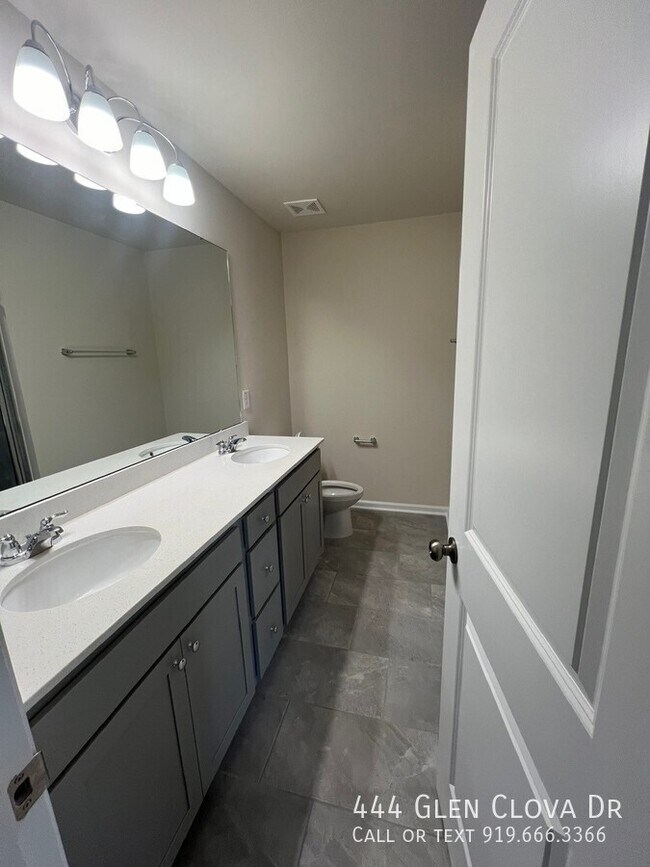 Building Photo - 444 Glen Clova Dr