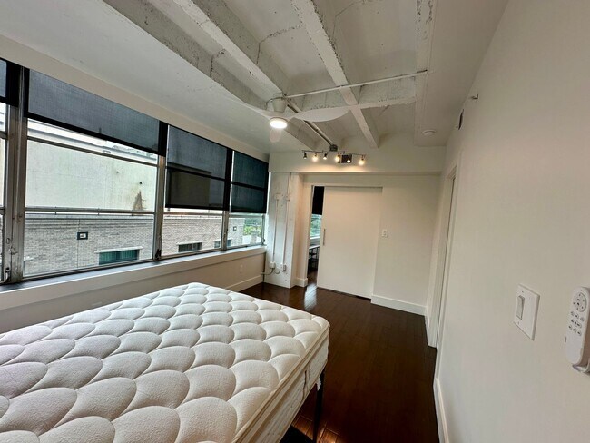 Building Photo - 1 BED | 1 BATH | DRAYTON TOWER | ALL UTILITIES INCLUDED