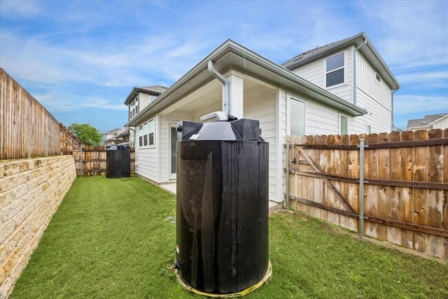 Building Photo - 320 Creek Rd